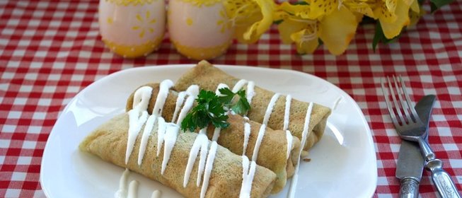 Блинчики со шпинатом, беконом и грибами