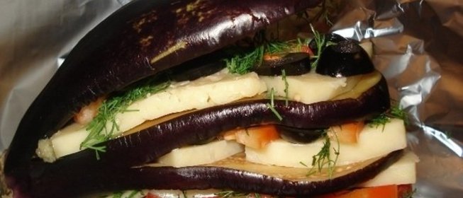 Салат с курицей, картофелем и черносливом