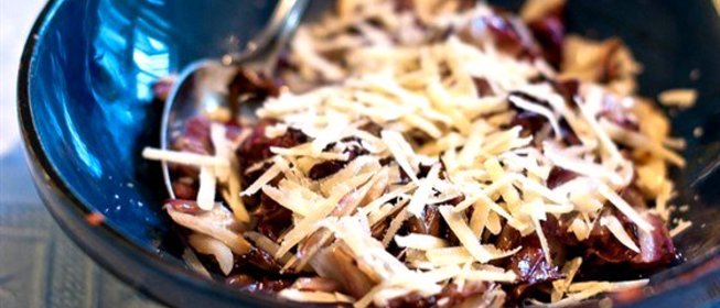 Теплый салат из радиккьо на гриле