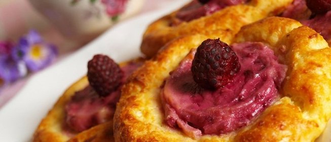 Запечённые сырники с ягодно-кремовой начинкой