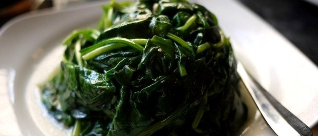 Шпинат в воке