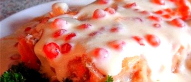 семга под соусом с икрой