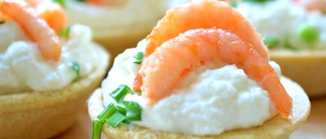 Тарталетки с креветками и сыром
