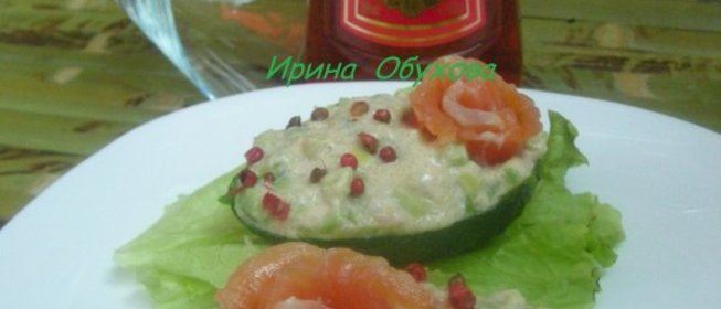 Авокадо, фаршированное икрой минтая