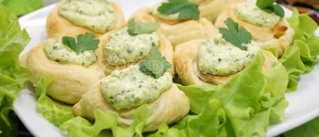 Слойки с сырной пастой