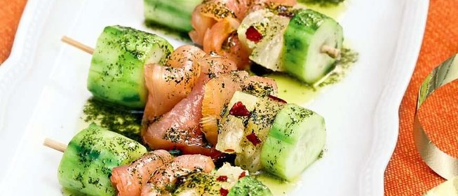 Закуска из огурцов, курицы и ананаса