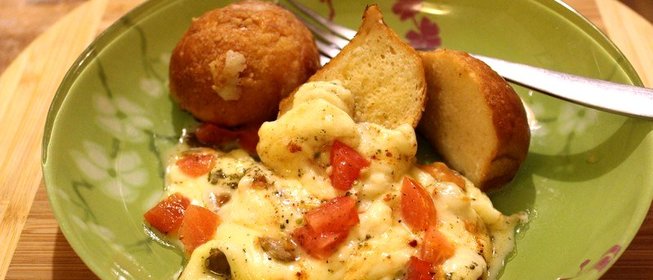 Жареный сыр с помидорами