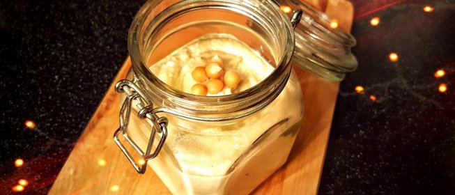 Хумус с зирой и кунжутными семечками