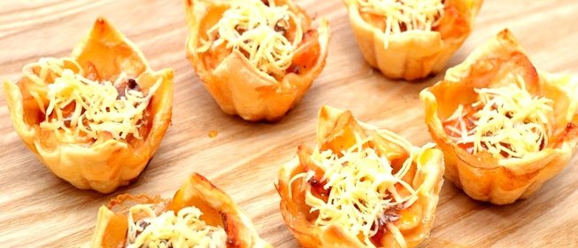 Тарталетки с рыбой и сыром