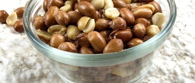 Жареный арахис в специях и чесноке