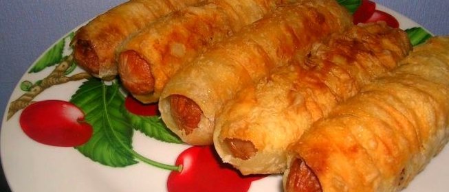 Сосиски в слоеном тесте жареные