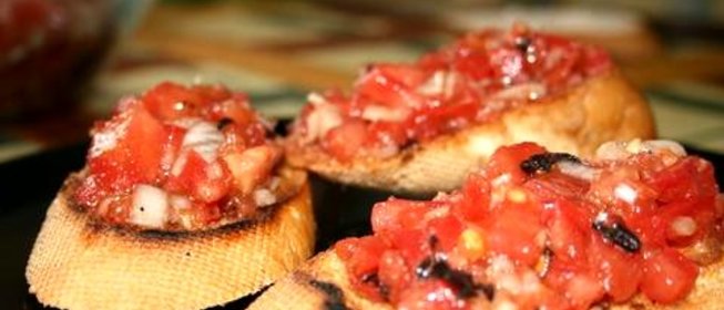 Кростини с помидорами
