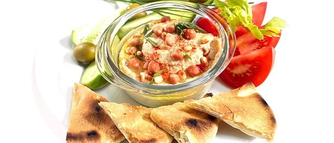 Хумус с кедровыми орехами и кайенским перцем