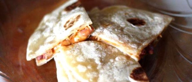 Кесадилья с фасолью и сыром
