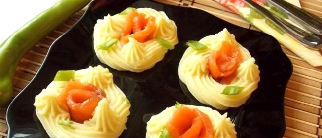 Картофельные гнезда с семгой