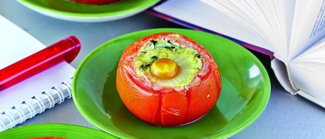 Фаршированные помидоры с перепелиными яйцами