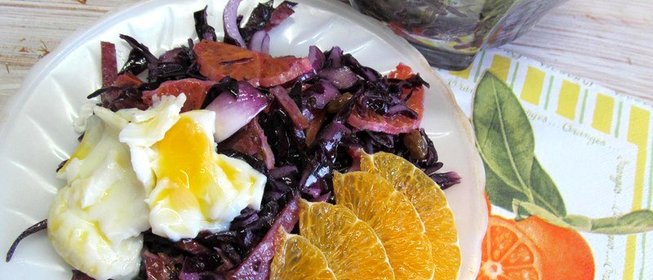 Салат из красной капусты апельсином и изюмом