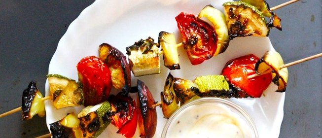 Вегетарианский кебаб с йогуртовым соусом