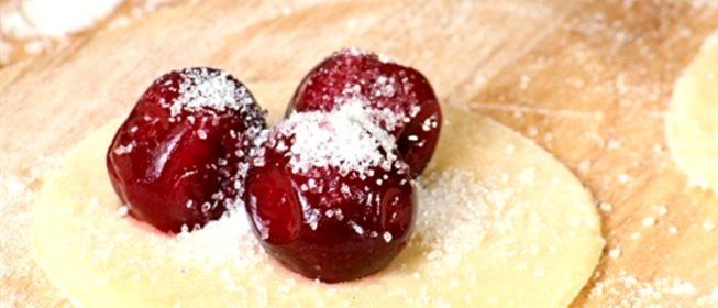 Суп из вишен с варениками