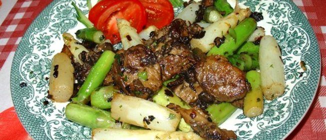 Соте из сморчков и спаржи с эстрагоном