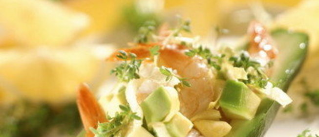 Лодочки из авокадо с креветками