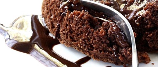 Горячий шоколадный десерт с ликером