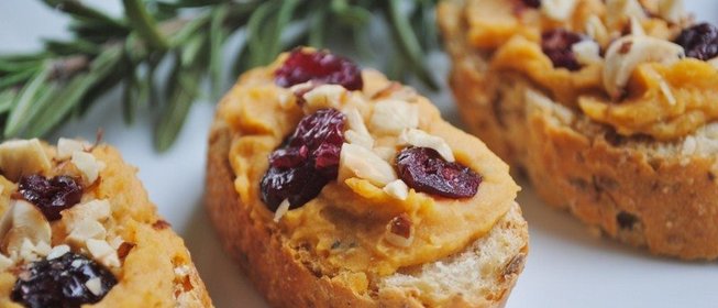 Брускетта с орешками