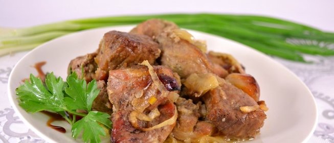Свинина запеченная в духовке с соусом Наршараб