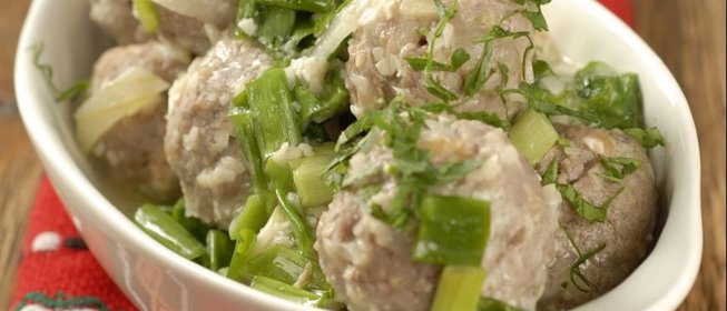 Мясные клецки в миндальном соусе