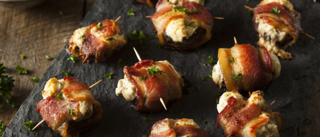 Грибы с творожной начинкой в беконе