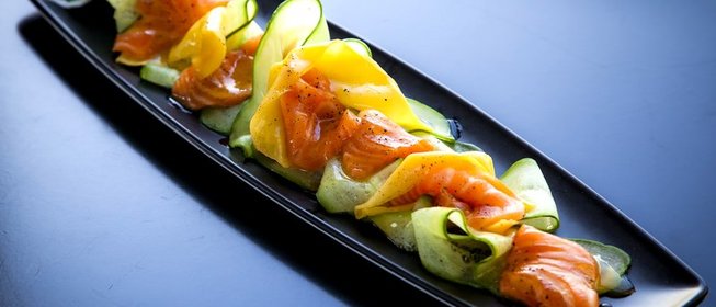 Севиче из лосося с огурцом от шеф-повара Mercedes bar Артема Сергеева