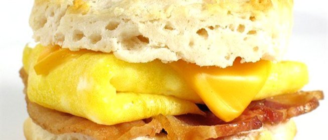 Бисквиты с чеддером и ветчиной