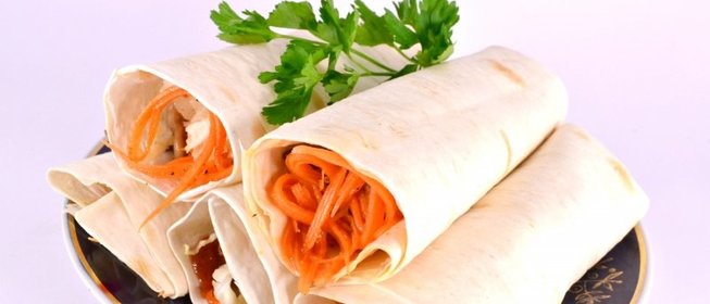 Лаваш с курицей, грибами и корейской морковью