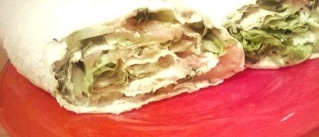 Домашний ролл с семгой и сыром