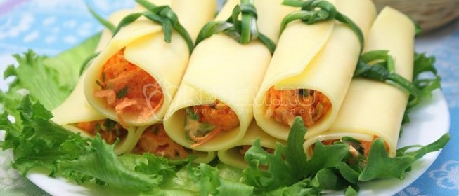 Сырные трубочки с морковью