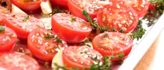 Жареные томаты с чесноком и оливковым маслом