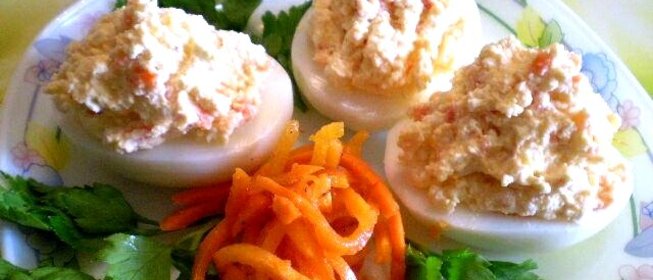 Яйца фаршированные творогом и морковью