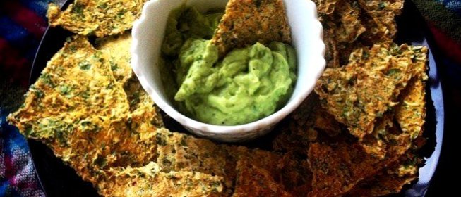 Сыроедческие начос с гуакамоле