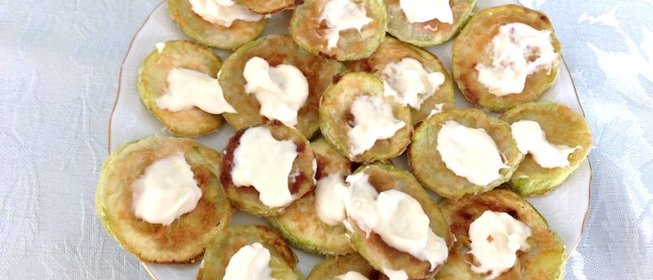 Кабачки в духовке с чесноком