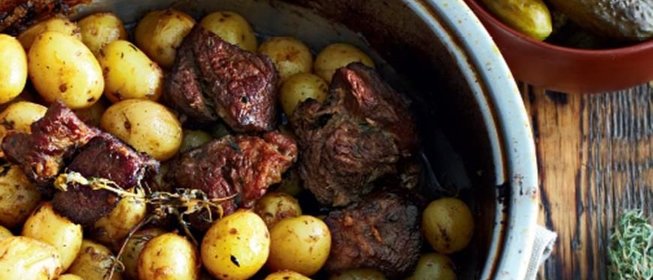 Самая вкусная тушеная говядина с картошкой и чесноком