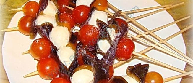 канапе закуска из помидоров черри и сыра