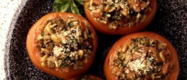 Итальянские, фаршированные ризотто помидоры с шафраном и базиликом