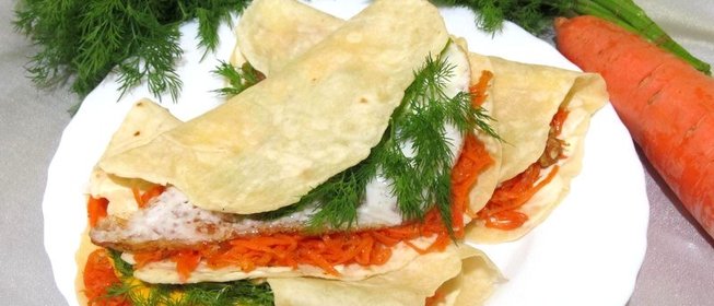 Буррито с яйцами и корейской морковкой