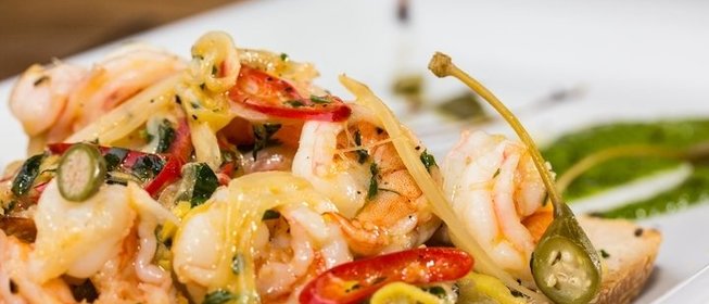 Брускетта с креветками