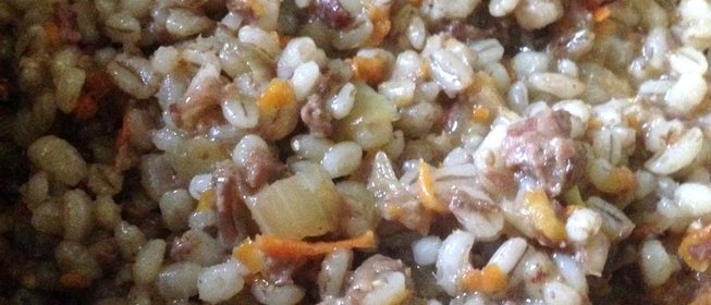 Перловка с тушенкой