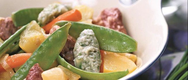 Рагу из телятины с молодыми овощами и клецками