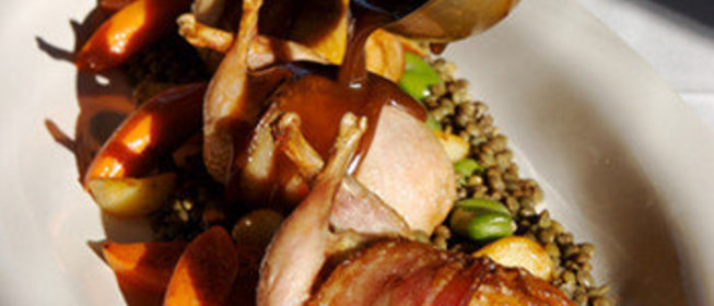 Перепелки под виноградно-коньячным соусом