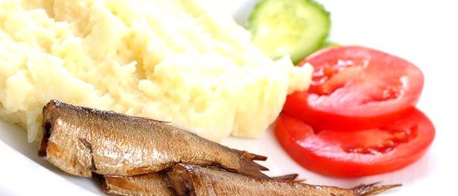 Анчоусы или кильки с картофелем