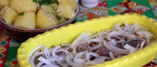 Сельдь с луком в горчично - масляной заправке