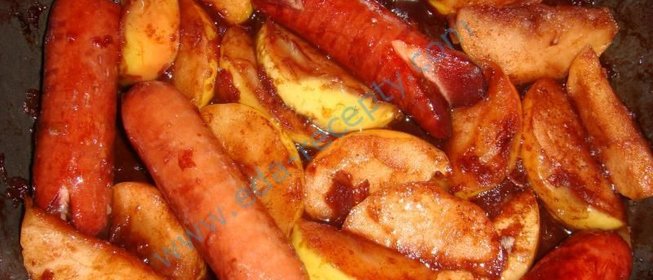 Сосиски в яблочном соусе